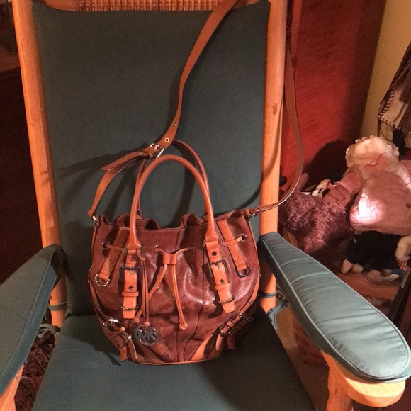 Micharl Kors Beautiful distressed leather Michael Kors Tote in brown - Picture 3 of 7